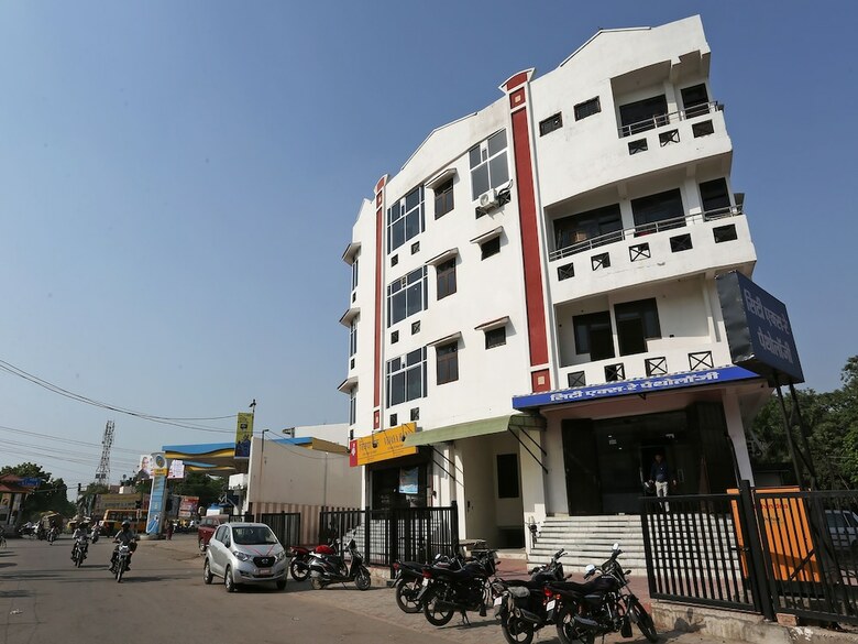 Hotel Oyo 19166 Sona Mansion