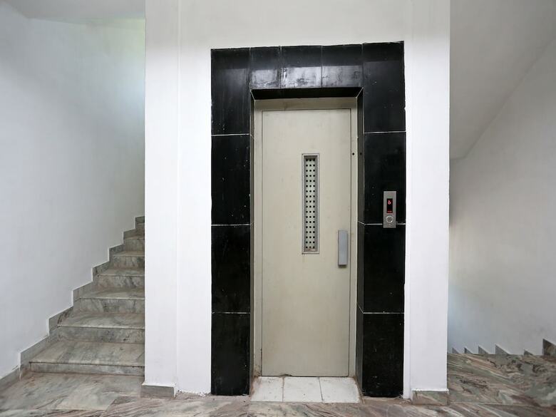 Hotel Oyo 19166 Sona Mansion