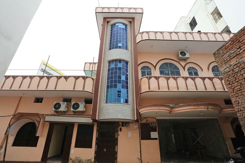 Hotel Oyo 17171 Sandhya Guest House