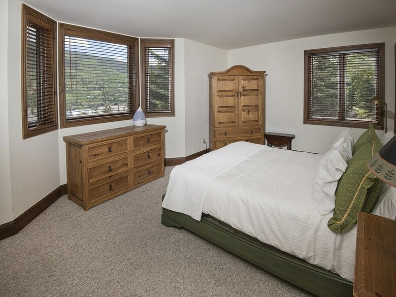 Lions Ridge Loop Home 1773