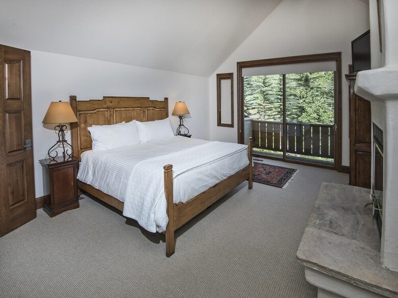 Lions Ridge Loop Home 1773
