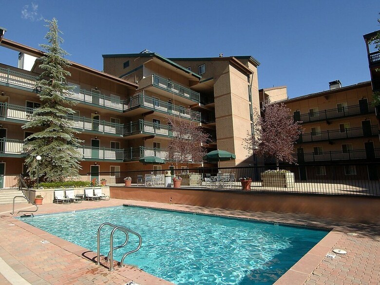 Vantage Point Condo 105
