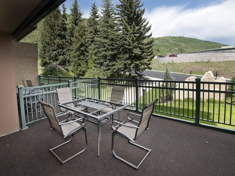 Vantage Point Condo 105