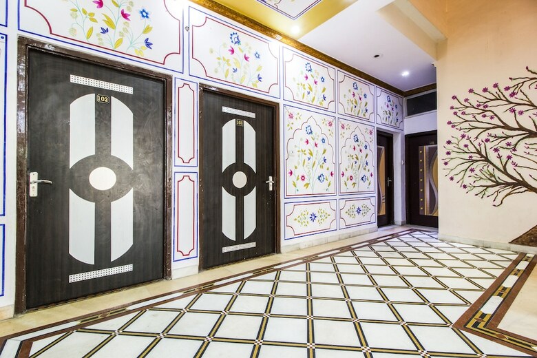 Hotel Fabexpress White Palace
