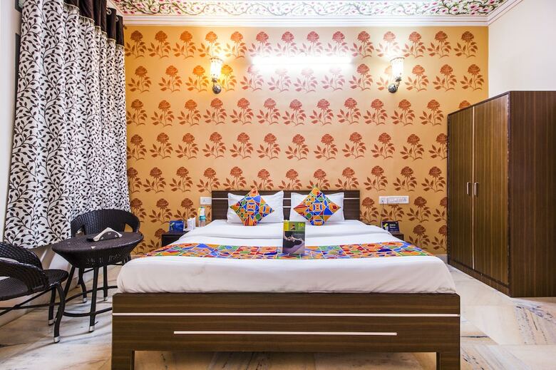 Hotel Fabexpress White Palace
