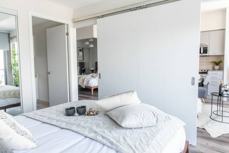 Quickstay - Eclectic Two-bedroom Condo (Sky High Views)