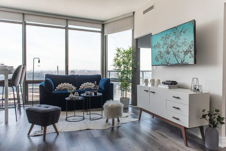 Quickstay - Eclectic Two-bedroom Condo (Sky High Views)