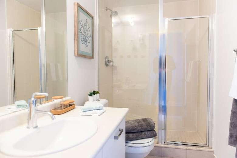 Quickstay - Eclectic Two-bedroom Condo (Sky High Views)