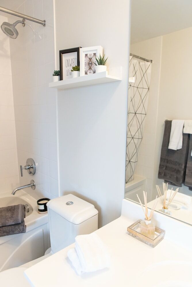 Quickstay - Eclectic Two-bedroom Condo (Sky High Views)