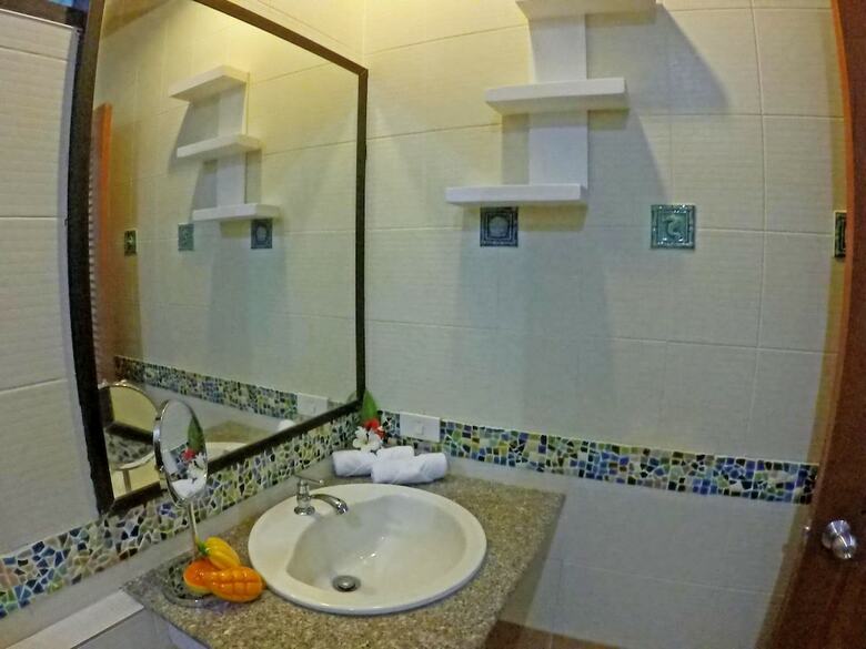 Hotel Dolphin Bay Beach Resort