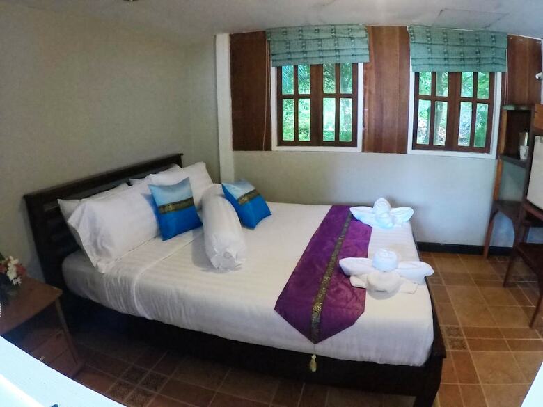 Hotel Dolphin Bay Beach Resort