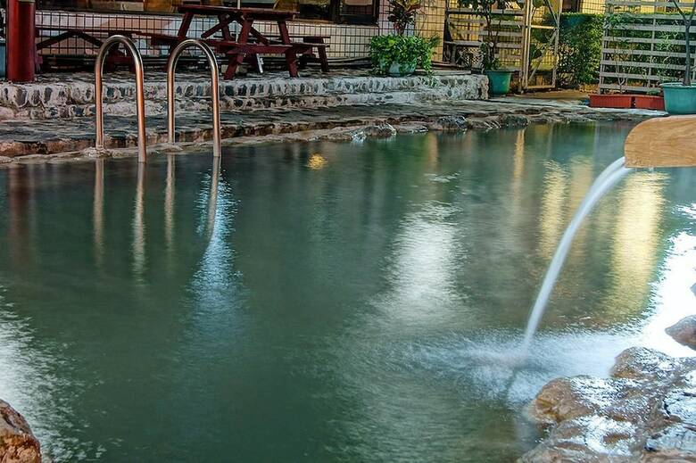 Lei Zhiben Hot Spring