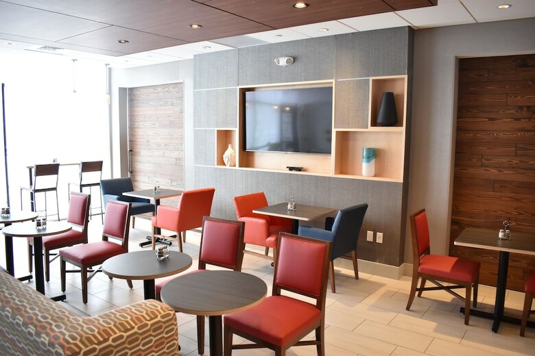 Hotel Holiday Inn Express And Suites Boston South - Randolph