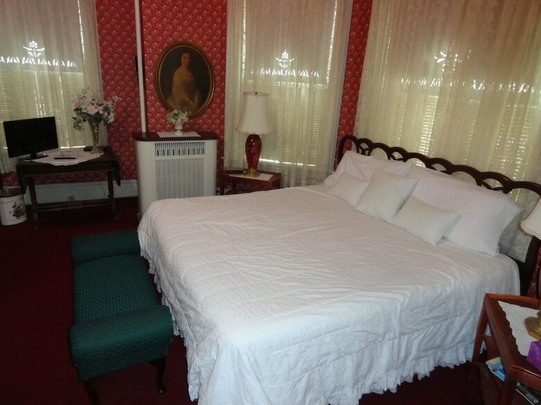 Victorian Inn Bed And Breakfast