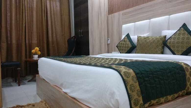 Airport Hotel Mahal
