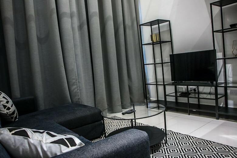 Apartamentos Embassy Gardens Premier Suites