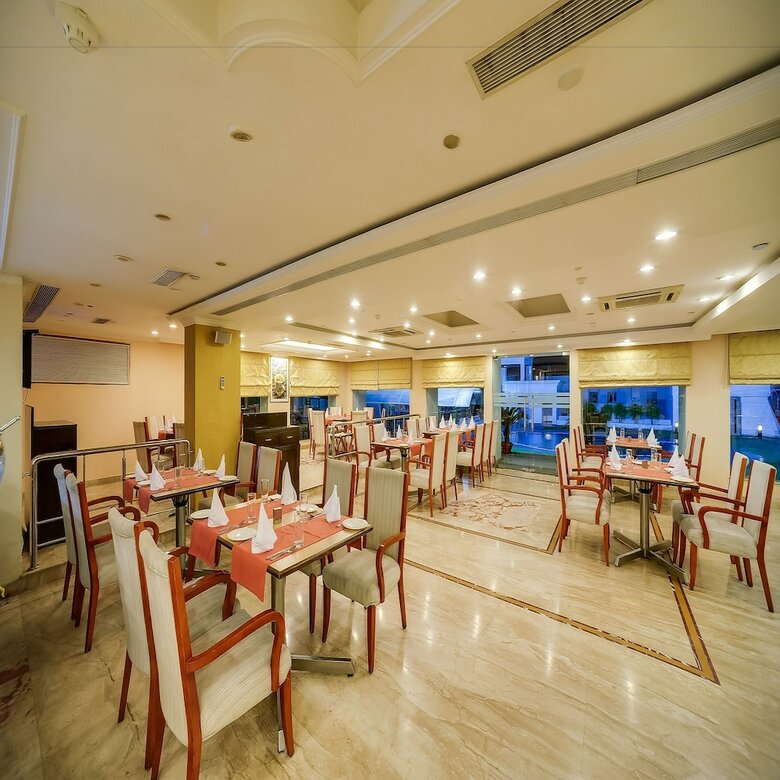 Hotel Royal Sarovar Portico