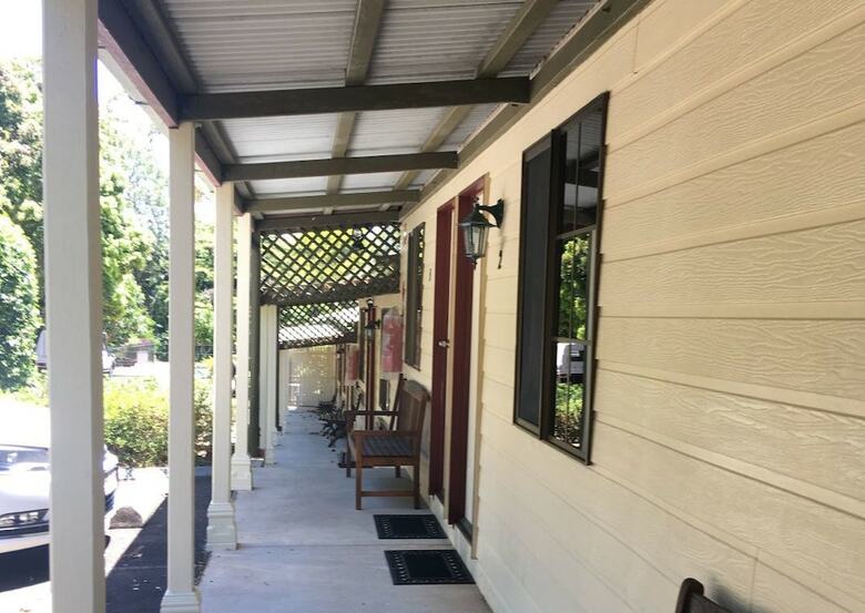 Country Lodge Motel