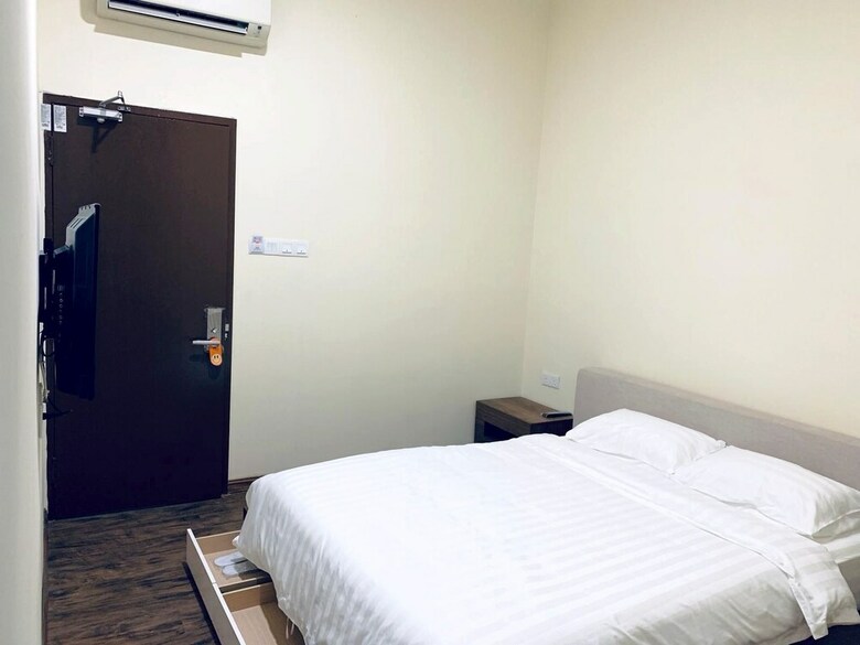Tripod Hotel - Hostel