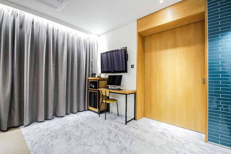 Brooks Business Hotel