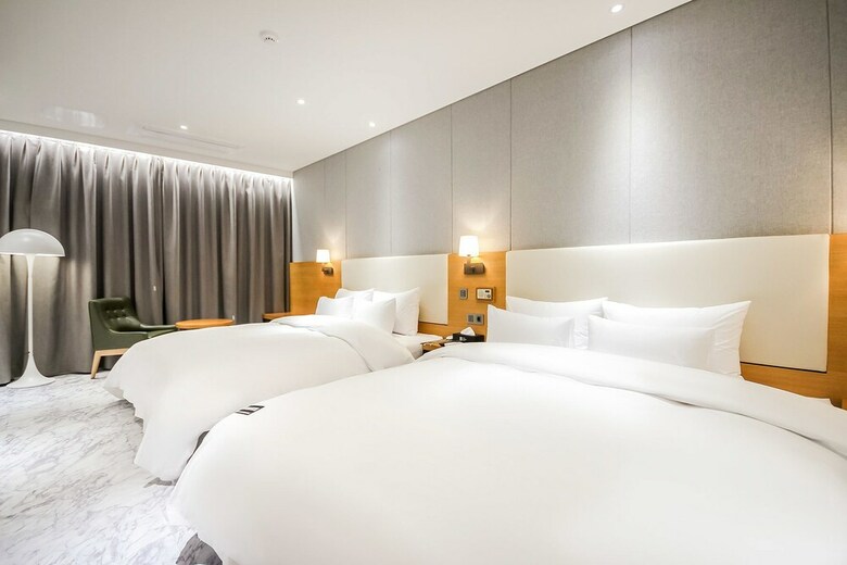 Brooks Business Hotel