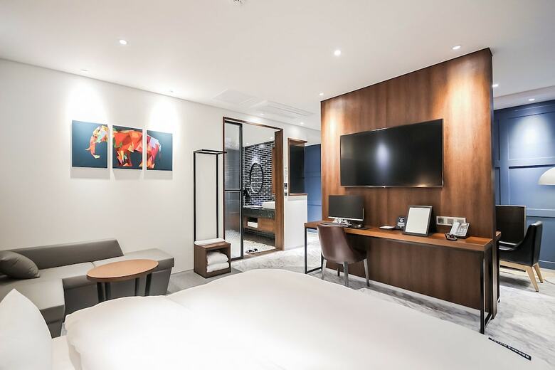 Brooks Business Hotel
