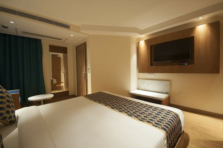 Hotel The Orion Plaza
