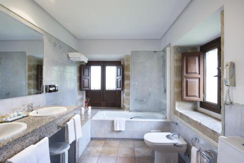 Hotel Parador De Cangas De On�s