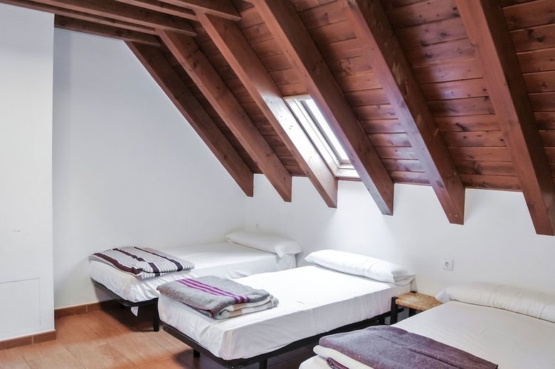 Hostal Y Albergue Haizea
