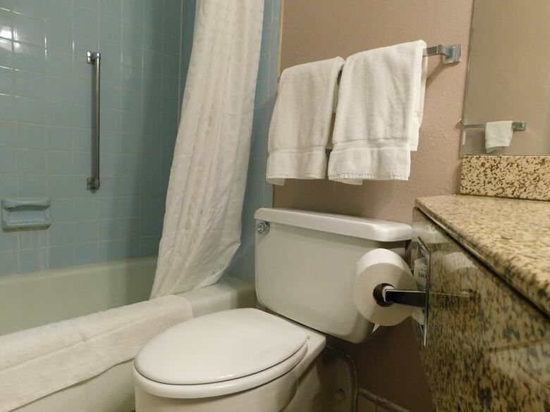 Hotel Apm Inn & Suites