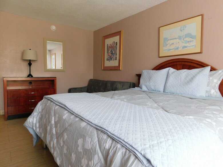Hotel Apm Inn & Suites