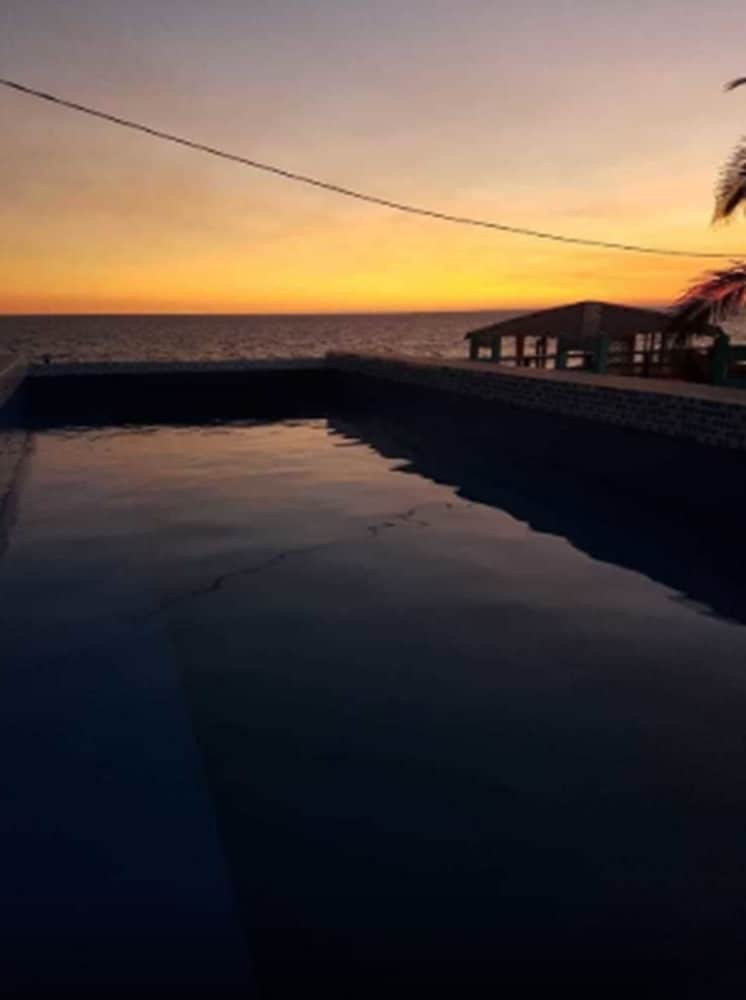 Hotel The Black Sand Beachhouse