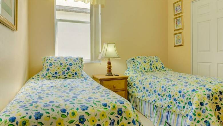 Southampton Vacation Home With Pool