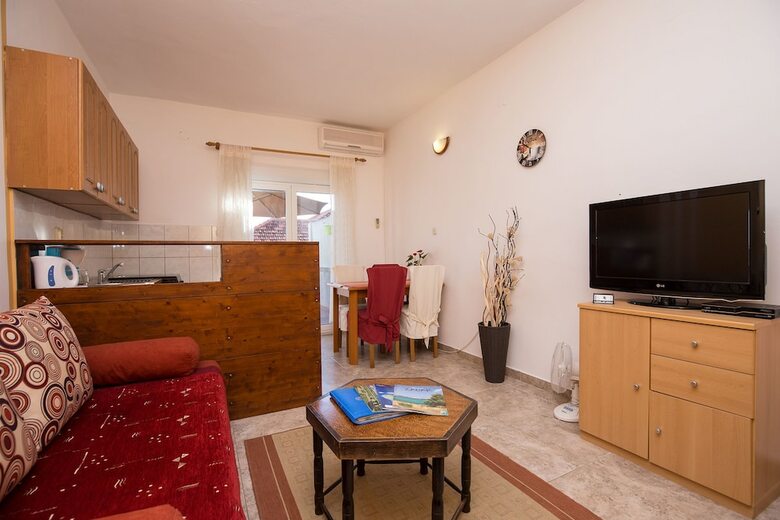 Hotel Apartments And Room Thea