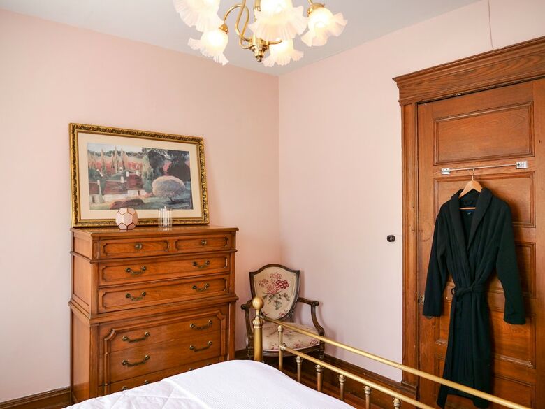 Hotel Shadowcrest