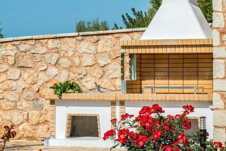 Villa Iris Karavi