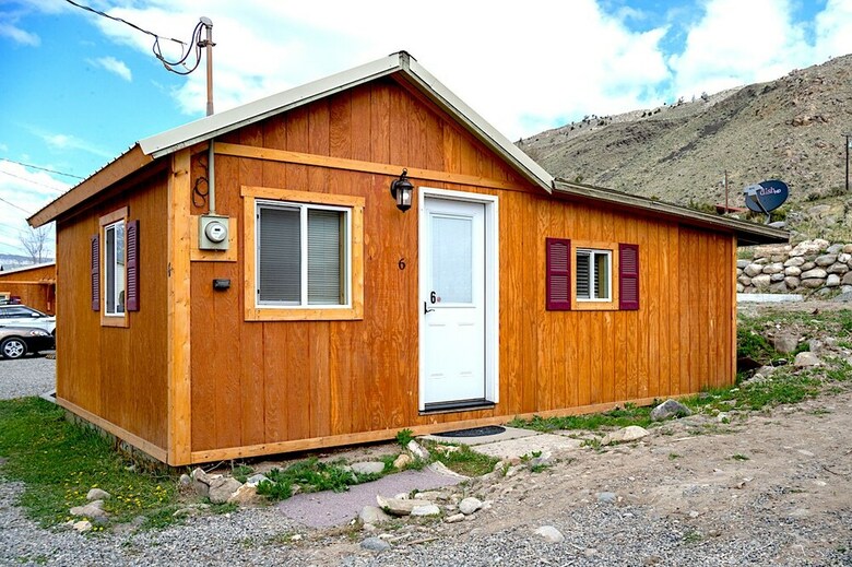 Yellowstone's Treasure Cabins