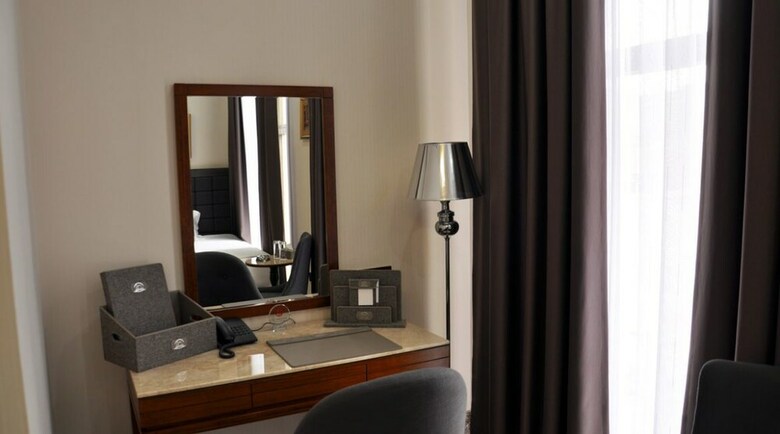 Parliament Palace Hotel