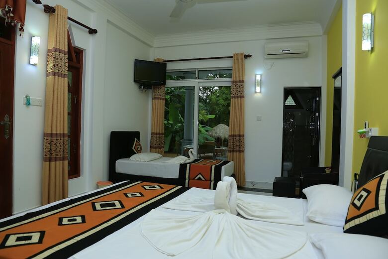 Yala Hotel River Front
