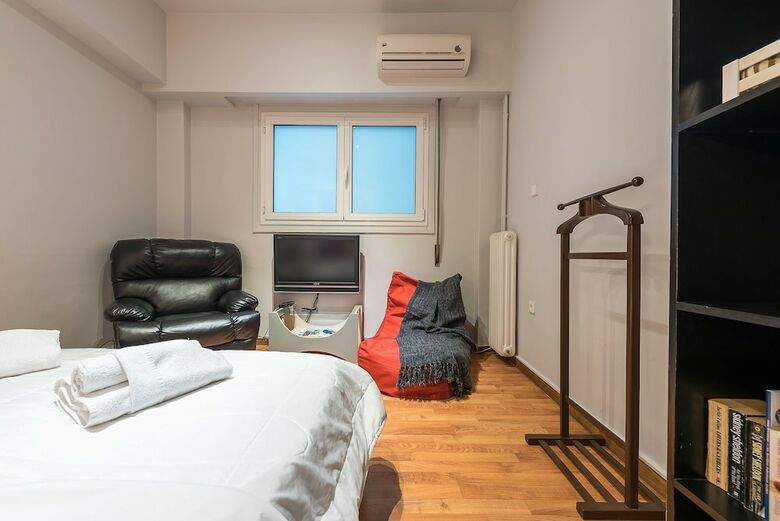 Cozy Athenian Apartment