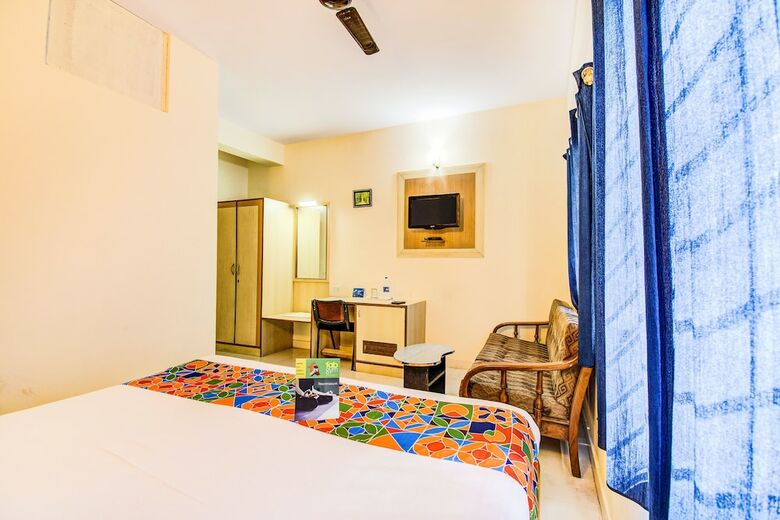 Hotel Fabexpress Speridian Suites