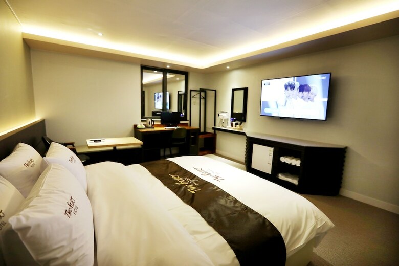 Two Heart Hotel
