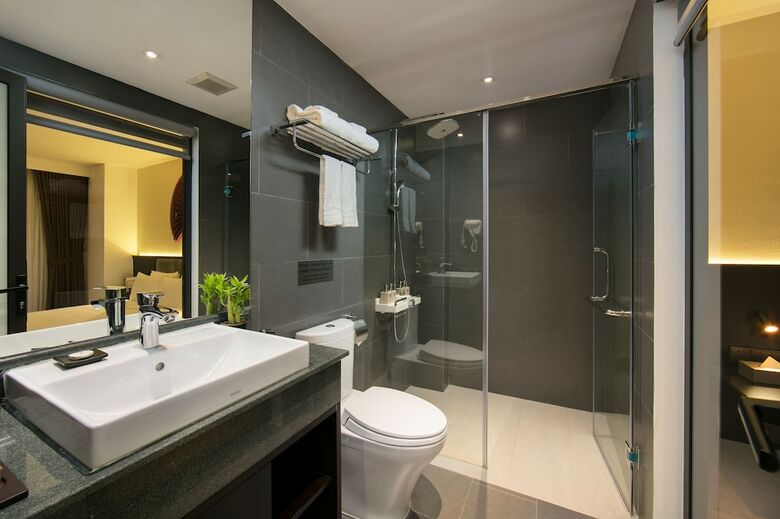 Commencer Hotel