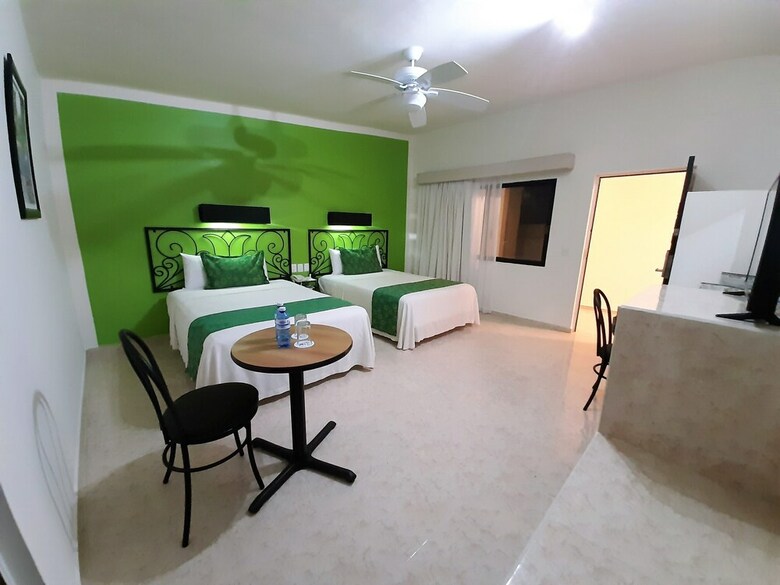 Hotel Maya Tulipanes Express