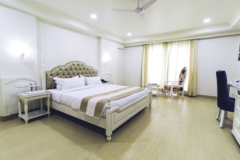 Hotel Cygnett Lite Grand, Jaipur
