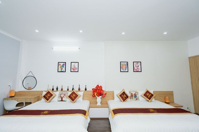 Hotel Shjmily House