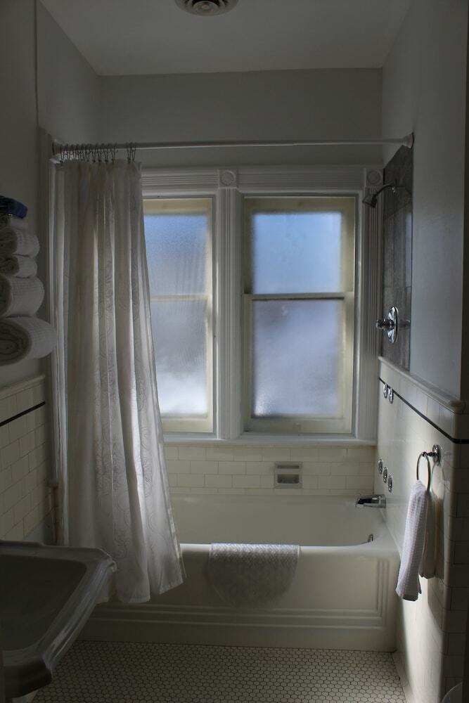 Bed & Breakfast Victoria Inn