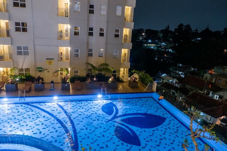 Apartamentos Comfy 2br With Sofa Bed At Parahyangan Residence