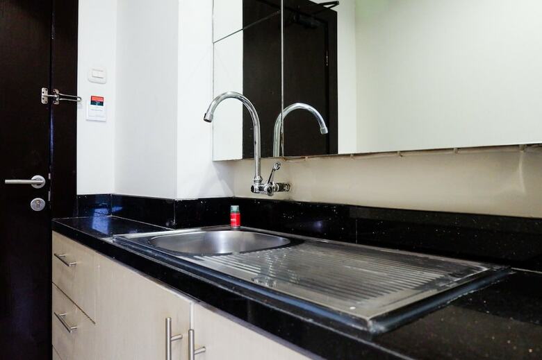 Comfy 1br Twin Tower Apartment