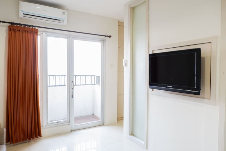 Comfy 1br Twin Tower Apartment